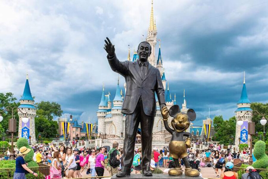 Disney oferece curso gratuito no Brasil em parceria com a Khan Academy